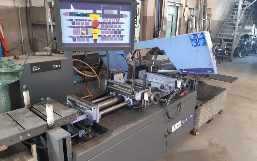 segatrice a nastro cnc